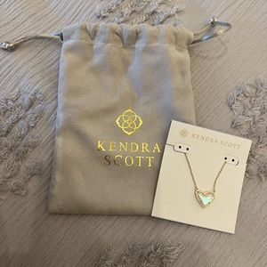 NWT Kendra Scott Ari Heart Short Pendant